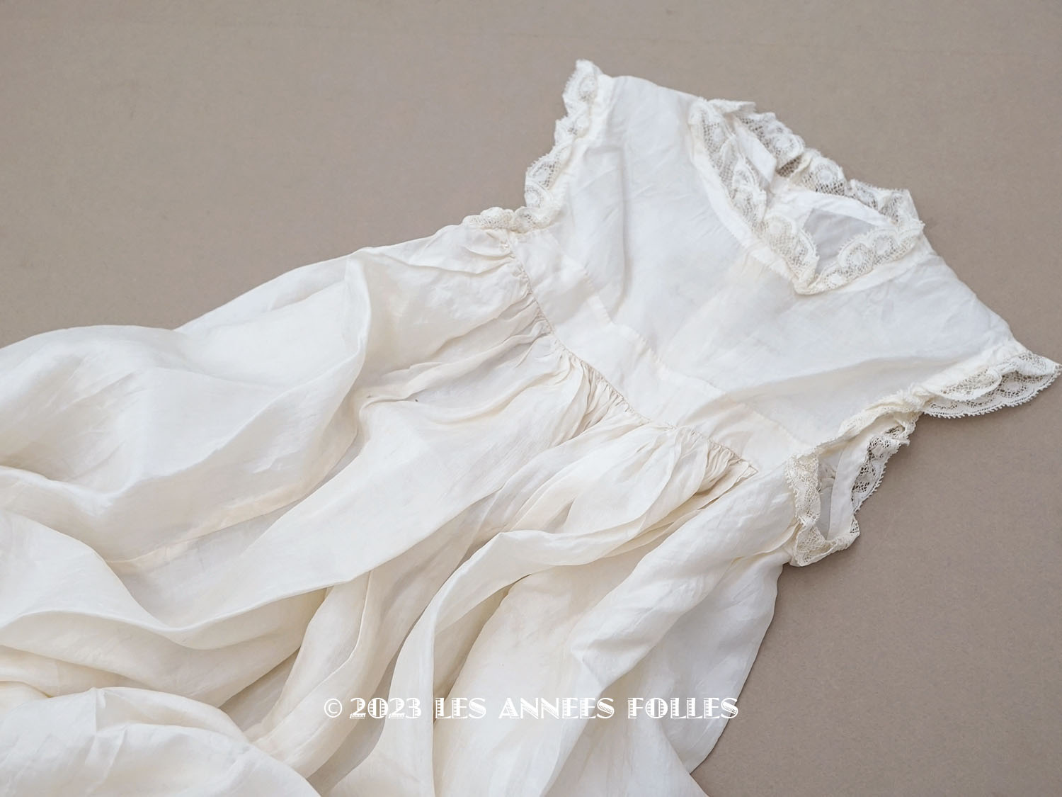 画像1: ＊蚤の市＊1900年代 アンティーク ベビードレス シルク製 オフホワイト 洗礼式のドレス (1)