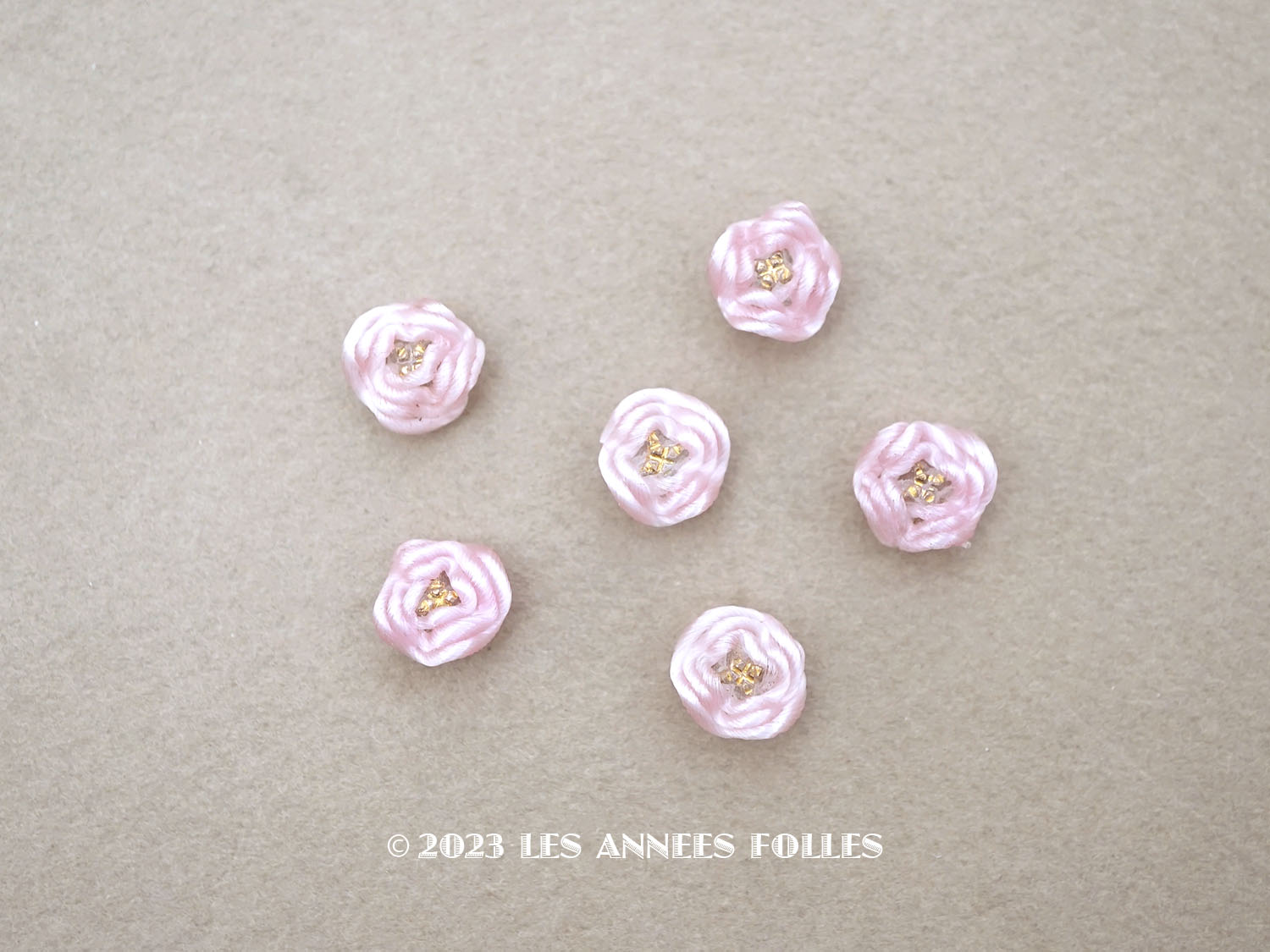 画像1: アンティーク 硝子製 花型のビーズ ピンク 6ピースのセット 約8〜9mm (1)