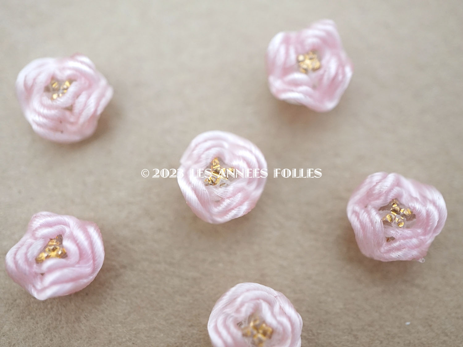 画像2: アンティーク 硝子製 花型のビーズ ピンク 6ピースのセット 約8〜9mm (2)