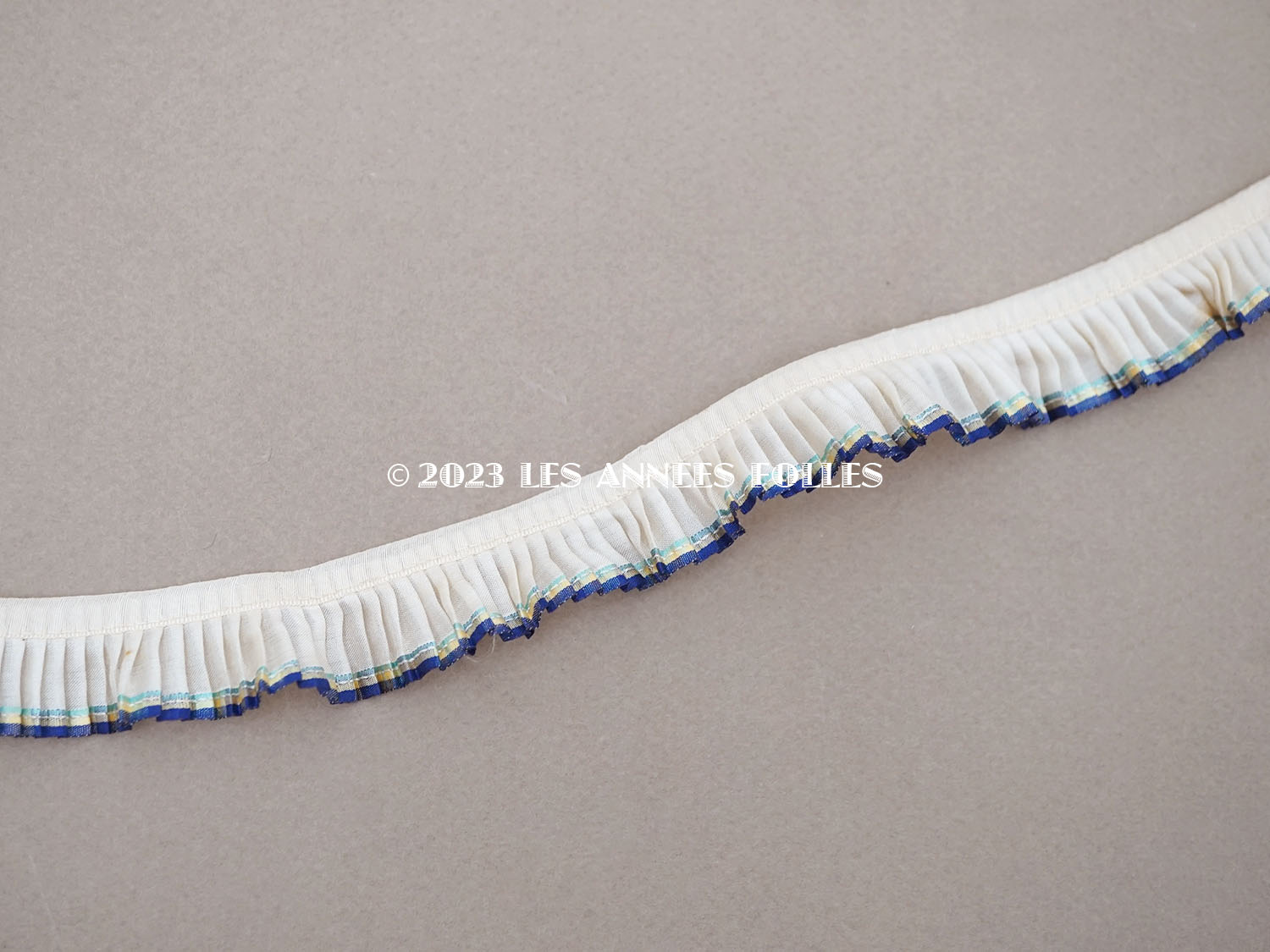 画像2: アンティーク シルク製　プリーツリボン ブルー＆イエローのライン入り 2cm幅  (2)
