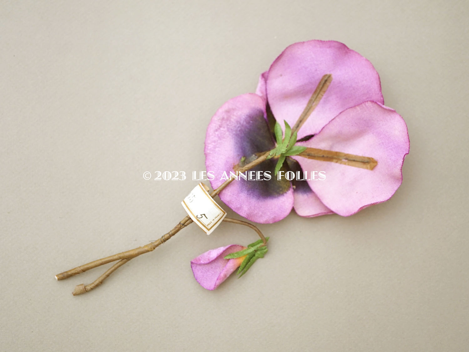 画像4: 1900年頃 未使用　アンティーク 大きなパンジーの布花 ラベル付 ピンク＆紫 (4)
