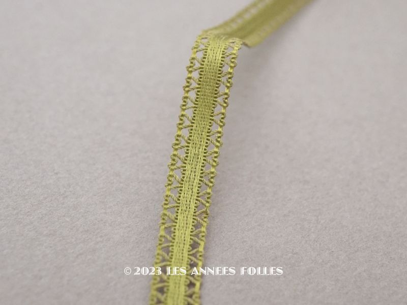 画像1: アンティーク シルク製リボン 7mm幅 オリーブグリーン 透かし模様 (1)