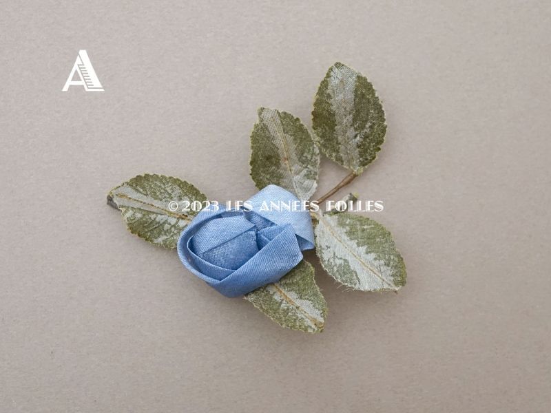画像2: アンティーク シルク製 ブルーの薔薇のロココモチーフ  布花 (2)