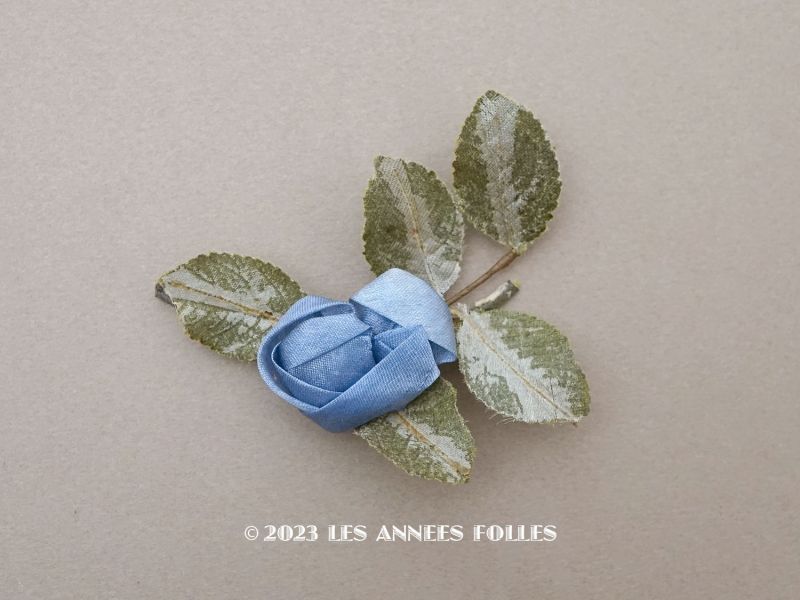 画像1: アンティーク シルク製 ブルーの薔薇のロココモチーフ  布花 (1)