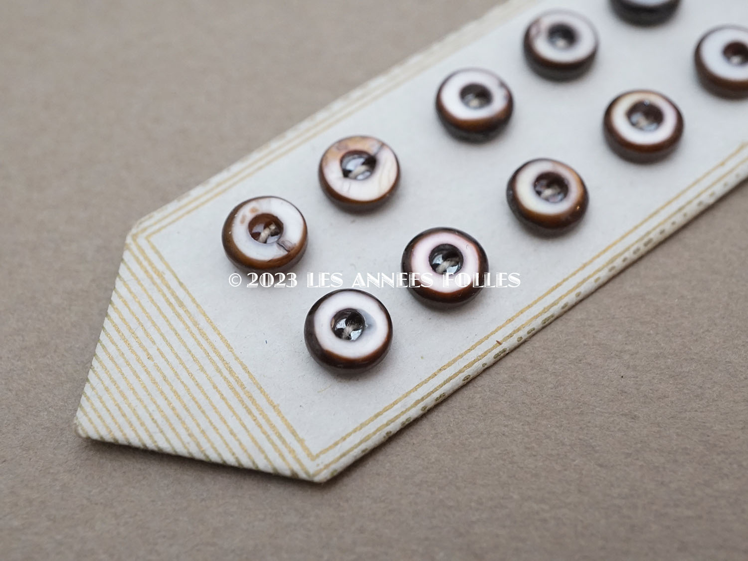 画像3: アンティーク マザーオブパール製 極小 ボタン 6.5mm 12ピース シェルボタン ブラウン＆ホワイト (3)