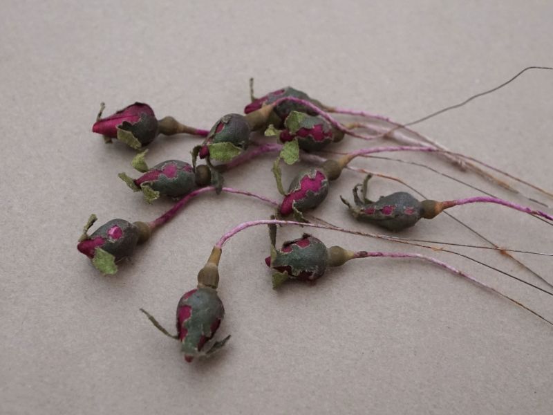 画像1: アンティーク 薔薇の蕾の布花 10ピースのセット (1)