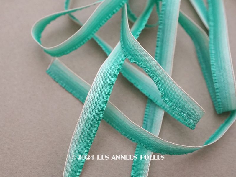 画像2: 19世紀末 アンティーク シルク製 ロココ調 フリルリボン グリーン 7mm幅 リボン刺繍 & ロココトリム用 リボン (2)