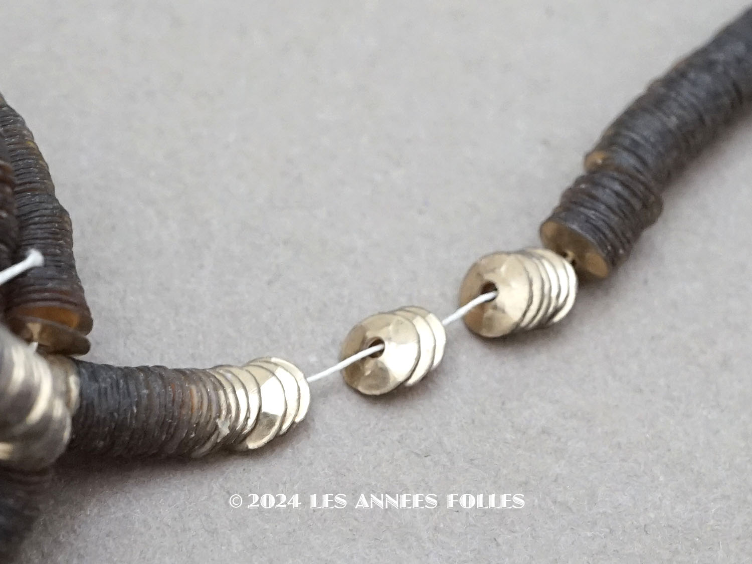 画像1: アンティーク ゼラチン製 シャンパンゴールド　スパンコール 4mm (1)