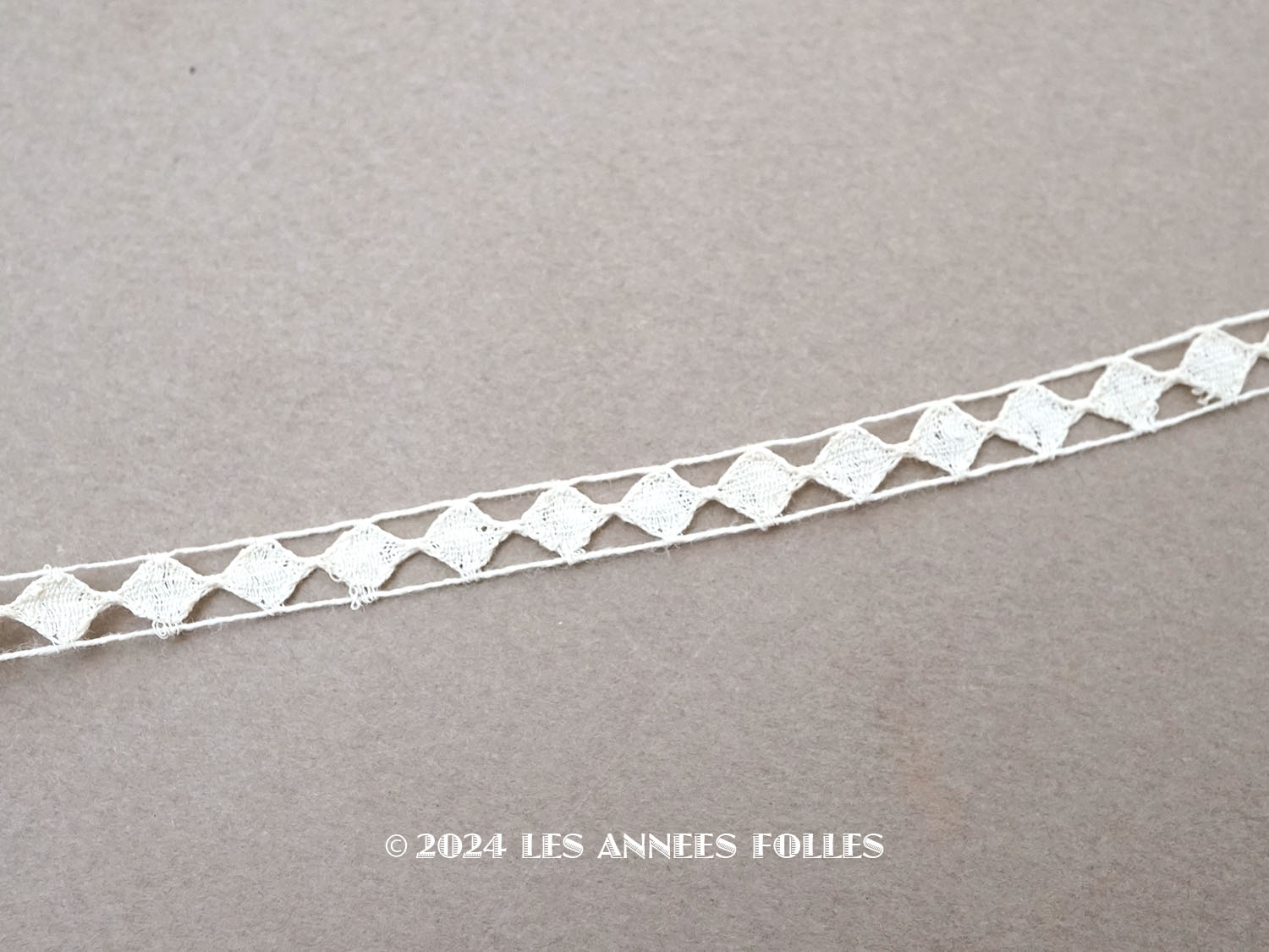 画像1: 19世紀末 アンティーク  手編みのダイヤ柄 レース  (1)