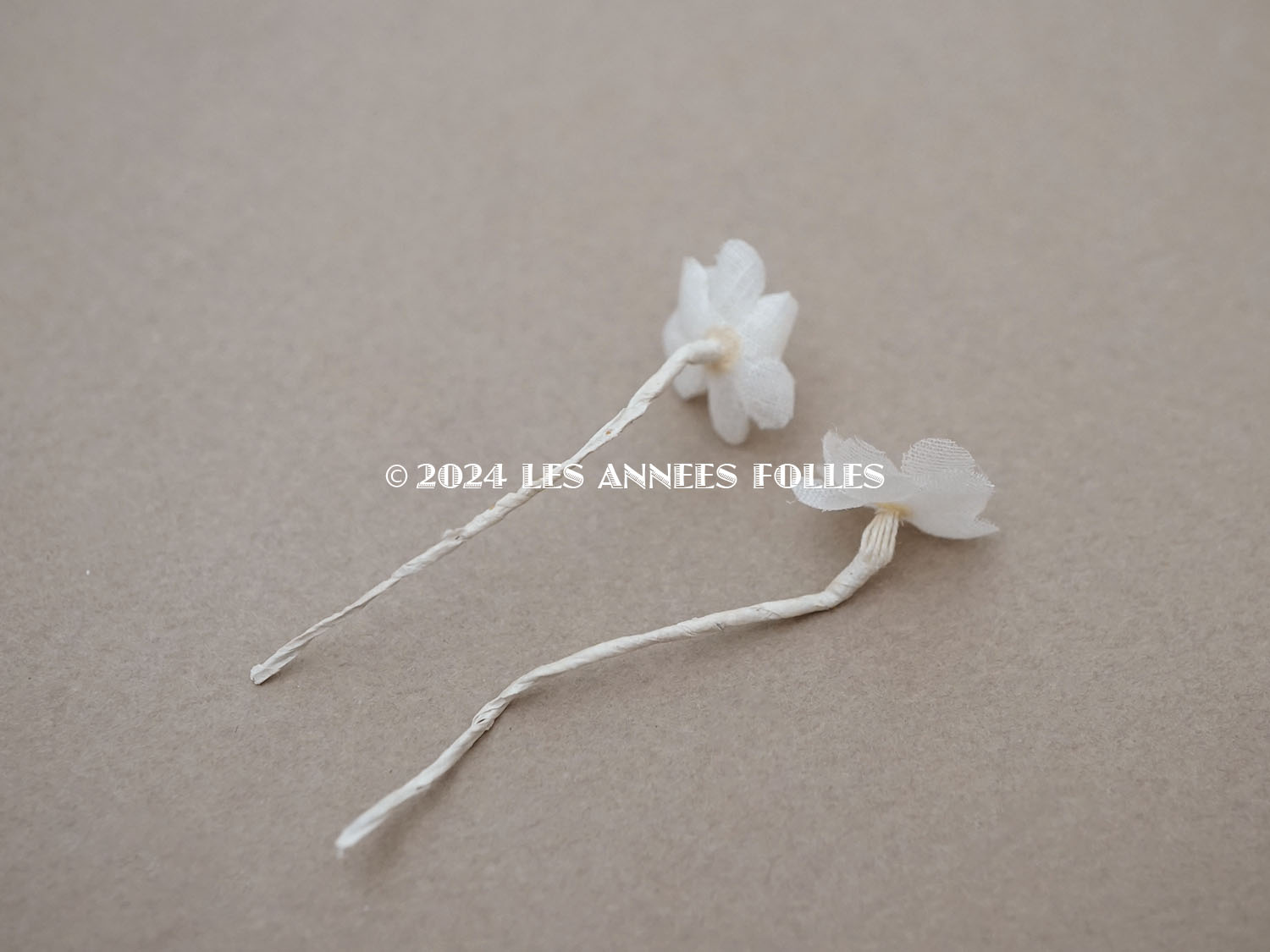 画像5: アンティーク 小さな布花 12ピースのセット　1.5cm オフホワイト (5)
