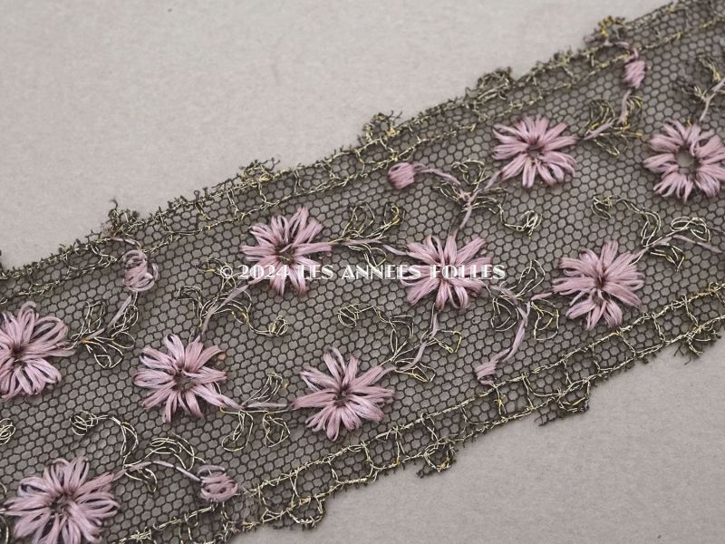 画像2: 1920年頃 アンティーク ピンクパープルの花刺繍入り レース 黒 (2)