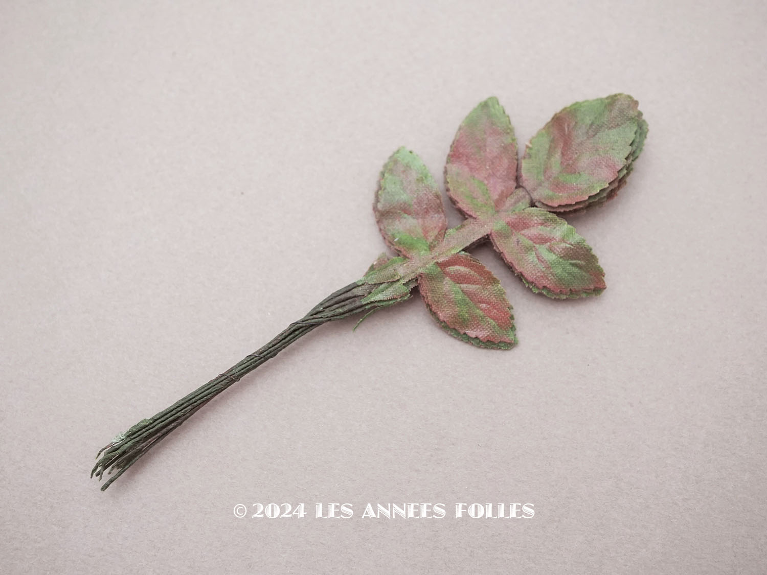 画像1: アンティーク 布花用 薔薇のリーフ 12ピースのセット (1)