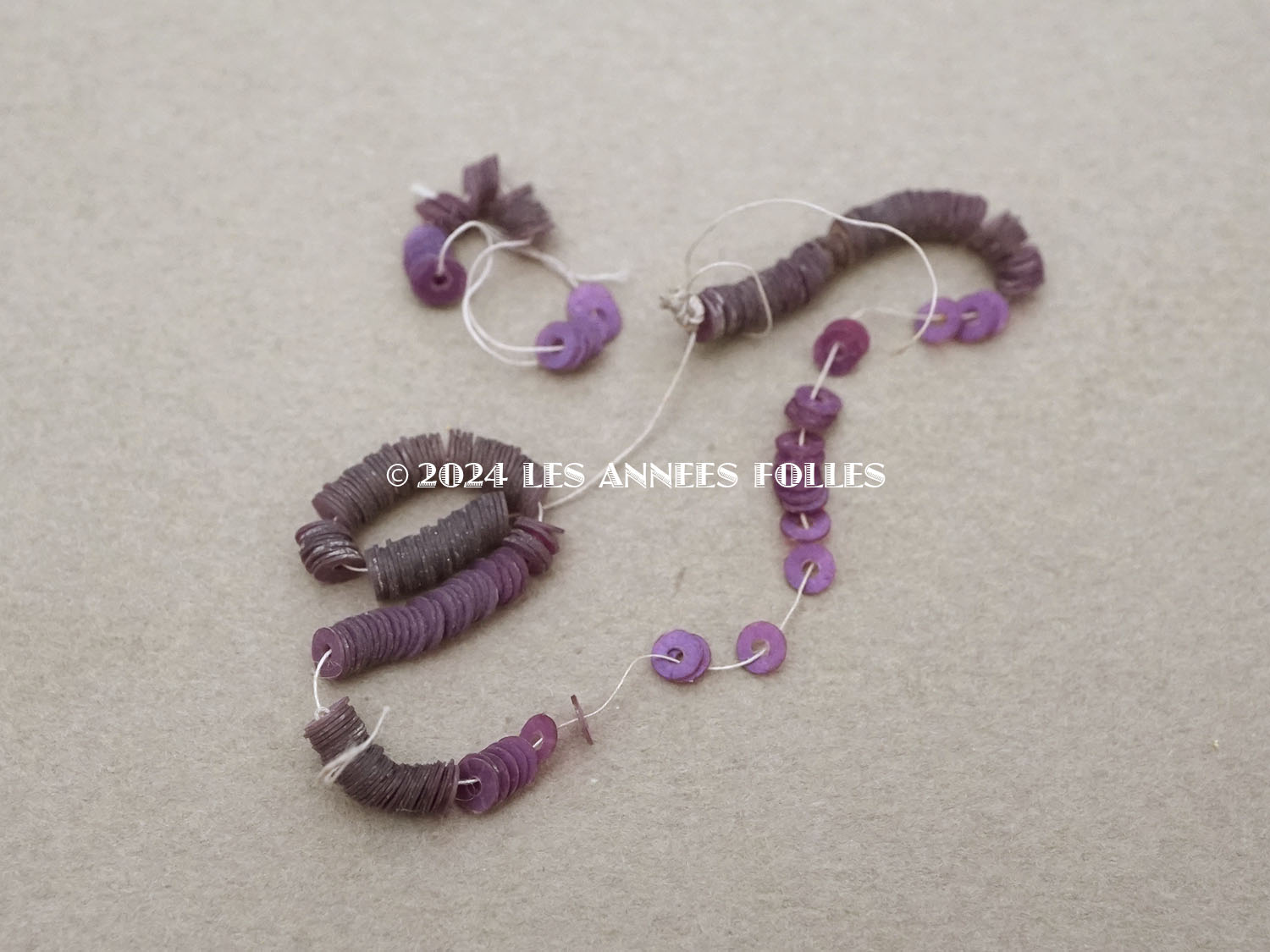 画像2: アンティーク ゼラチン製 スパンコール 紫　3mm  (2)
