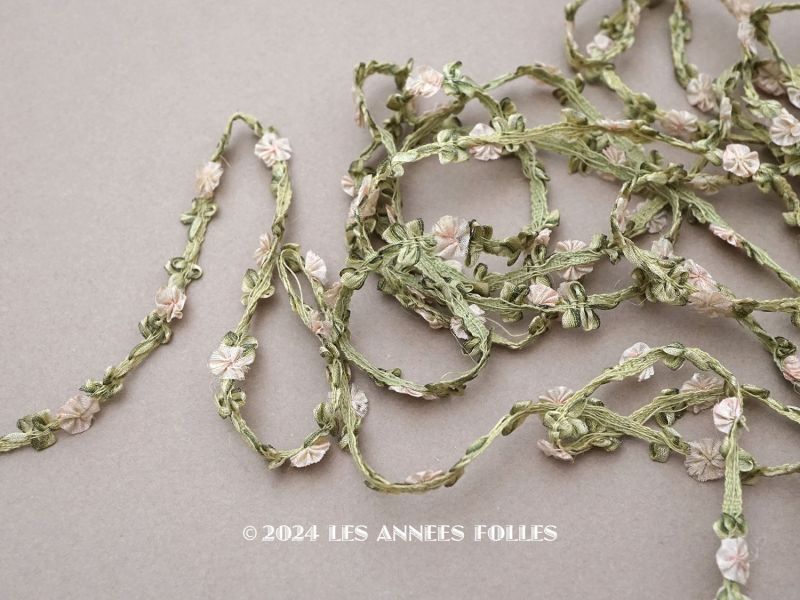 画像1: 1900年頃 アンティーク シルク製 パウダーピンクの花のロココトリム 　 (1)