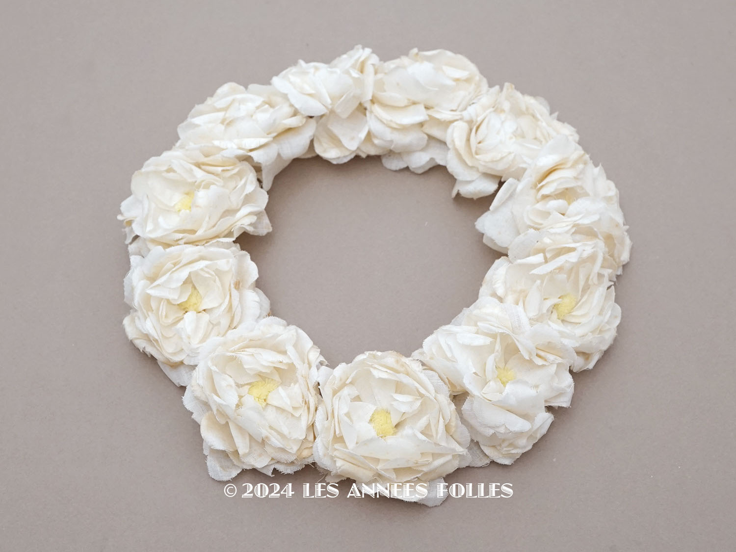 画像1: アンティーク 白薔薇のティアラ 布花 花冠 オフホワイト (1)