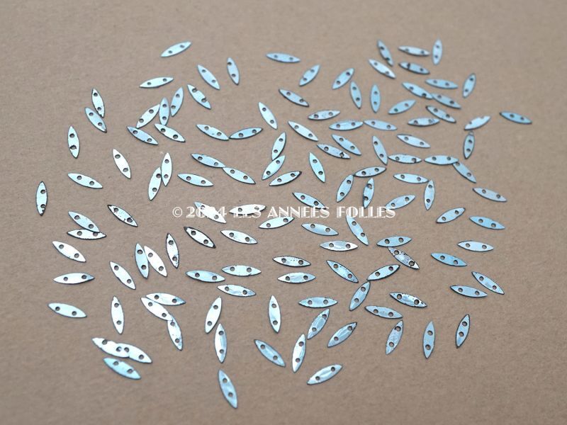 画像2: 19世紀末 アンティーク メタル製 8×2mm スパンコール スカイブルー 100ピースのセット (2)
