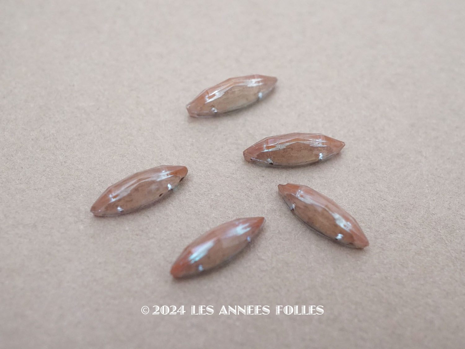 画像1: アンティーク サフィレットのビーズ カット入り マーキス型 14×4mm ピース売り  (1)