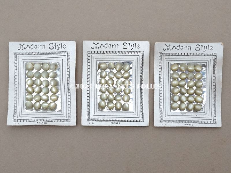 画像2: アンティーク マザーオブパール製 極小 ボタン 5mm 24ピース シェルボタン 枯草色（淡いカーキ) (2)