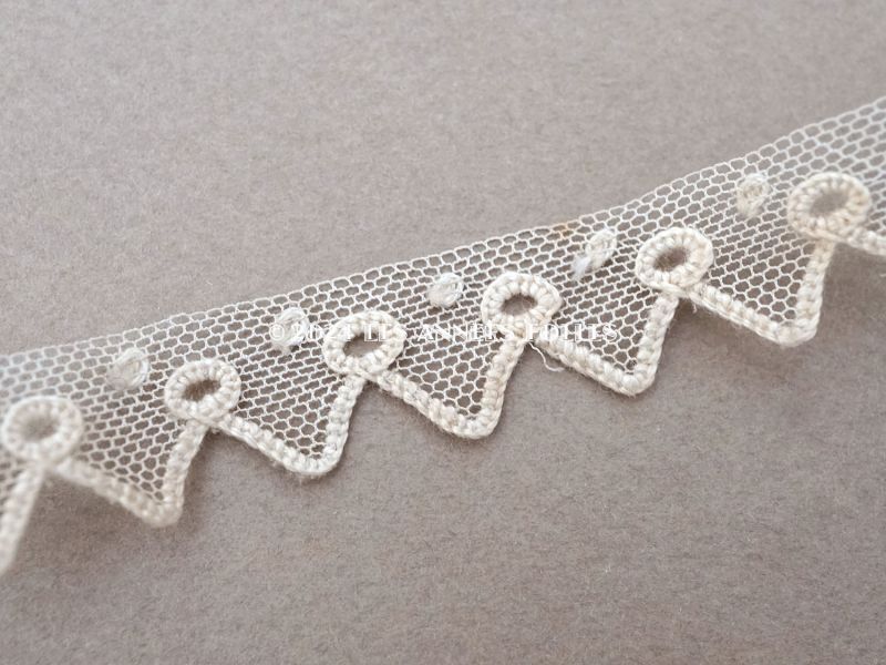画像2: アンティーク スカラップレース ドット刺繍入り エクリュのチュールレース 1.5cm幅 (2)