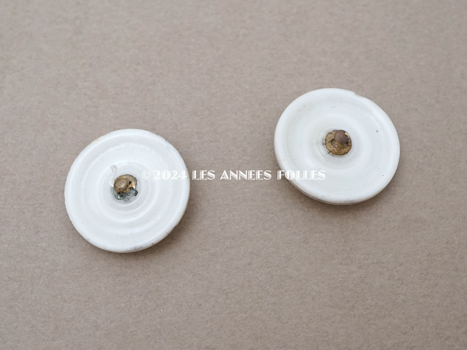 画像2: アンティーク 鳥と草花 ガラスボタン 黒 22.5mm 2ピースのセット (2)