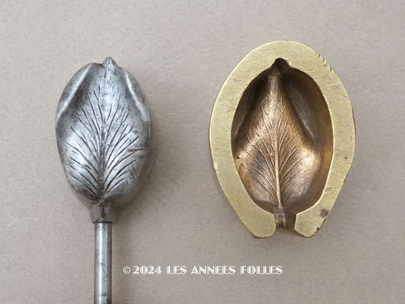 画像1: 19世紀末 アンティーク  こて アイリスの花びら 型押し  (1)