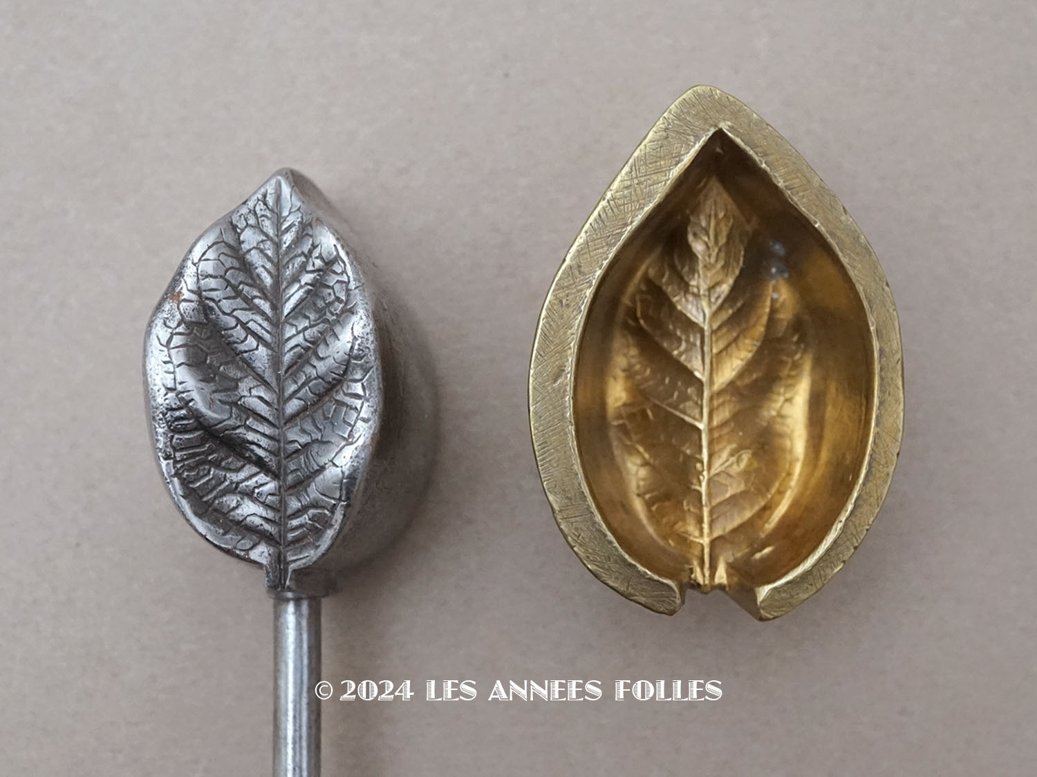 画像1: 19世紀末 アンティーク  こて 薔薇のリーフ 型押し  (1)