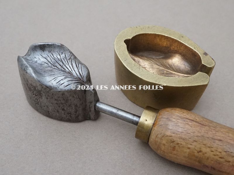 画像3: 19世紀末 アンティーク  こて アイリスの花びら 型押し  (3)