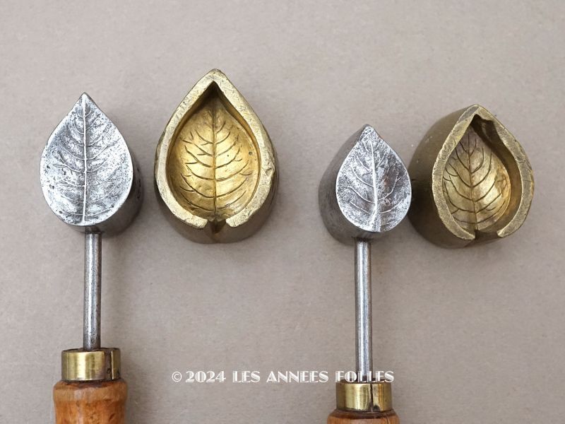 画像1: 19世紀末 アンティーク  こて 薔薇のリーフ 型押し 2点セット (1)