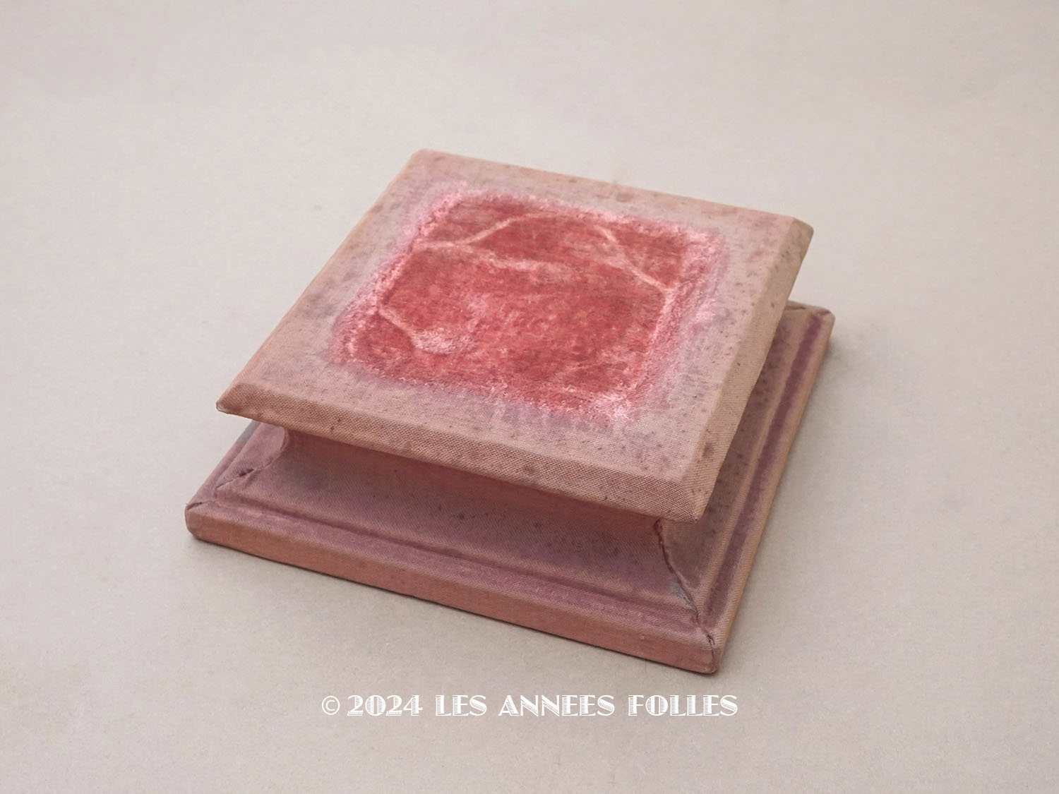 画像1: 1900年頃 アンティーク ベルベットの台座 ピンク (1)