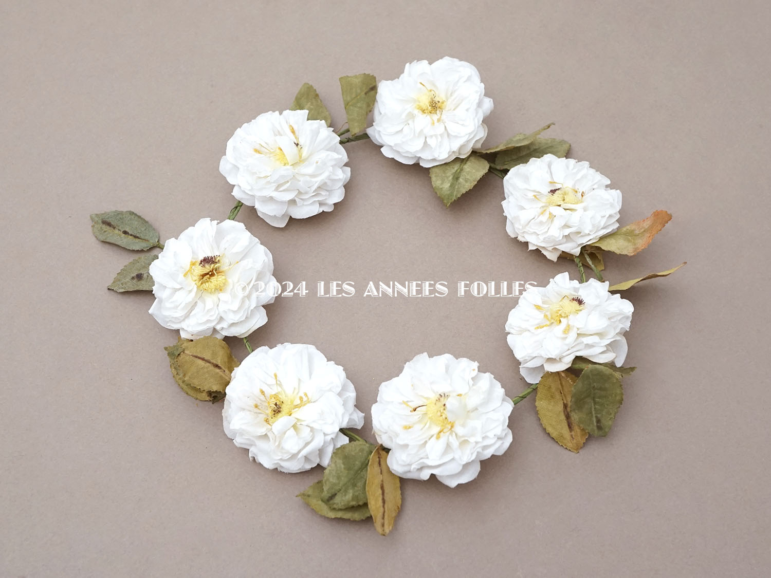画像2: アンティーク 白薔薇のティアラ 布花 花冠 オフホワイト (2)
