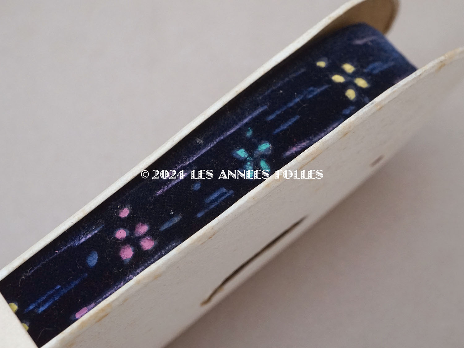 画像4: 未使用 アンティーク 花のハンドペイント ベルベットリボン ダークブルー 10m PON 6537 (4)