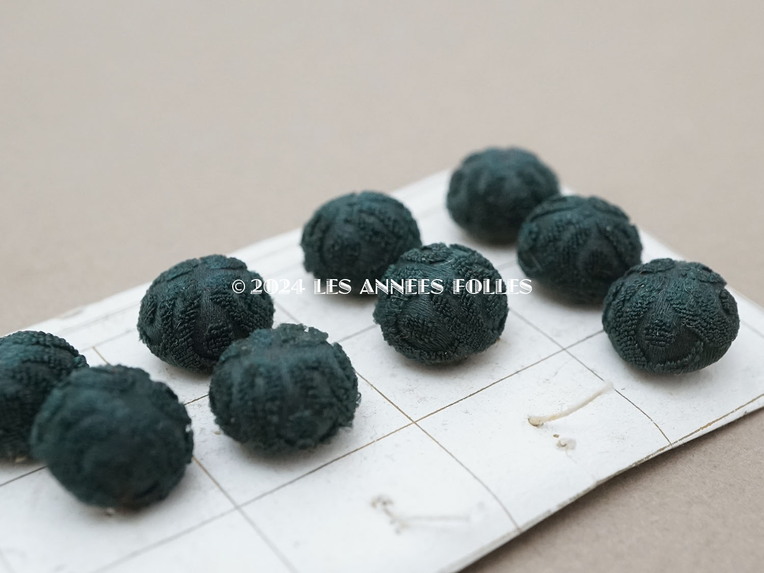 画像4: 19世紀 アンティーク シルク製 くるみボタン 11mm 10ピースのセット 深緑 (4)