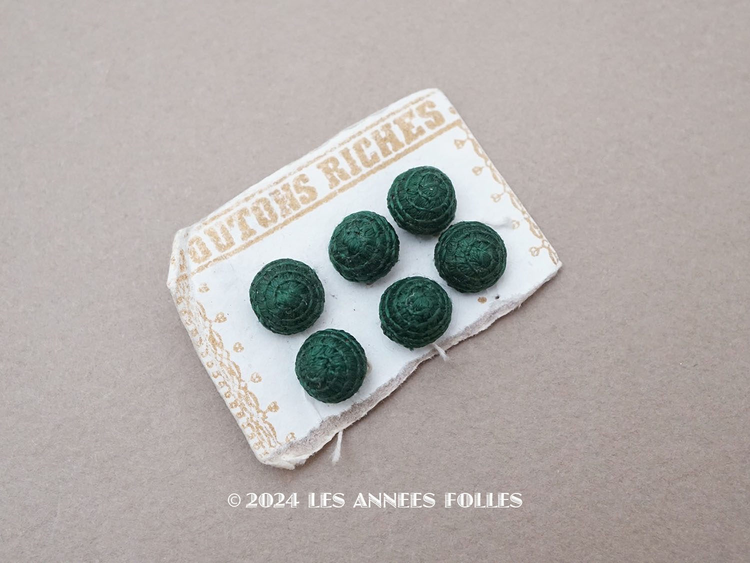 画像1: 1850年頃 アンティーク シルク製 くるみボタン グリーン 9mm 6ピースのセット (1)