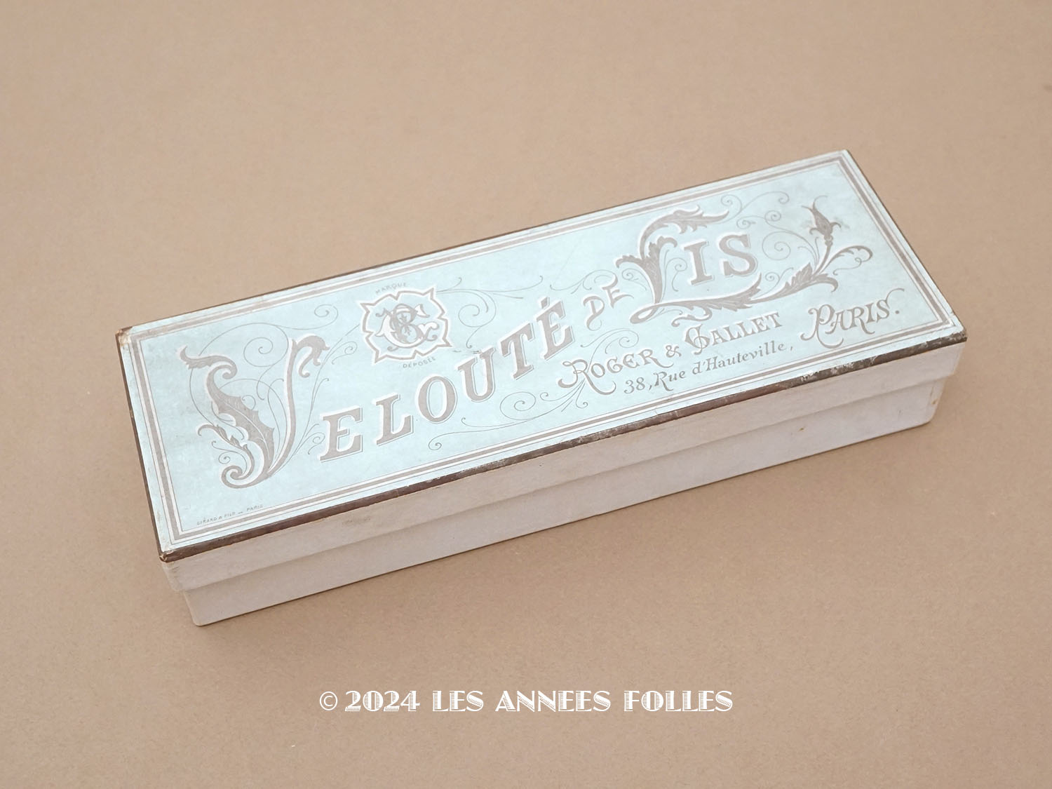 画像1: 1887年 アンティーク 百合のパウダーボックス VELOUTE DE LIS - ROGER & GALLET PARIS - (1)