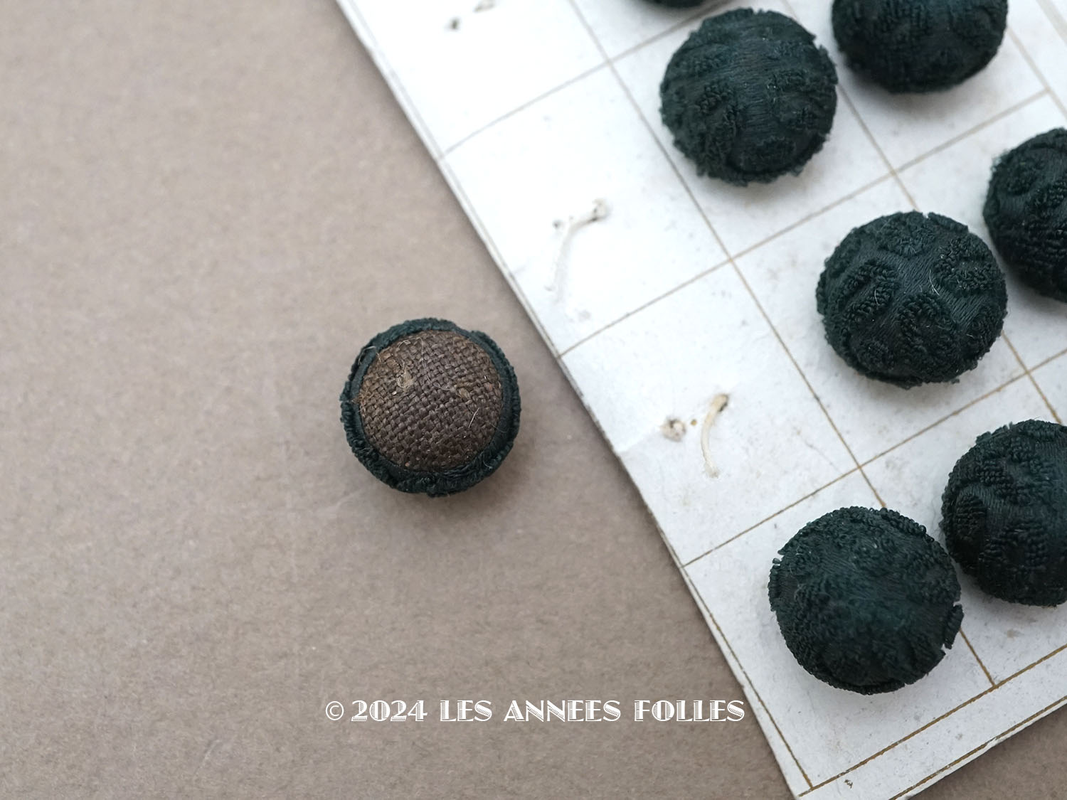 画像5: 19世紀 アンティーク シルク製 くるみボタン 11mm 10ピースのセット 深緑 (5)