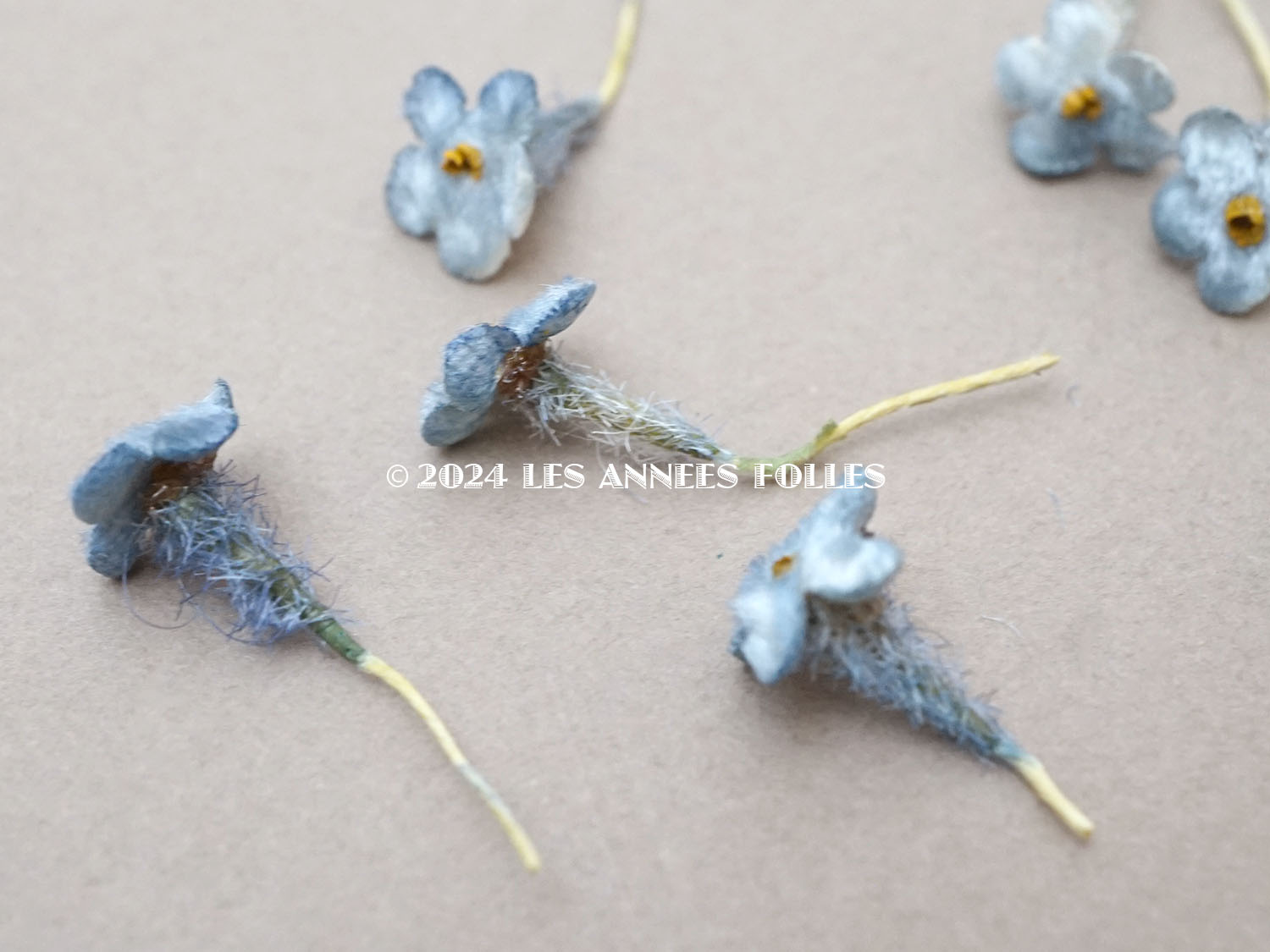 画像4: アンティーク 勿忘草 ベルベットの布花  スモーキーブルー 9ピースのセット 12mm (4)