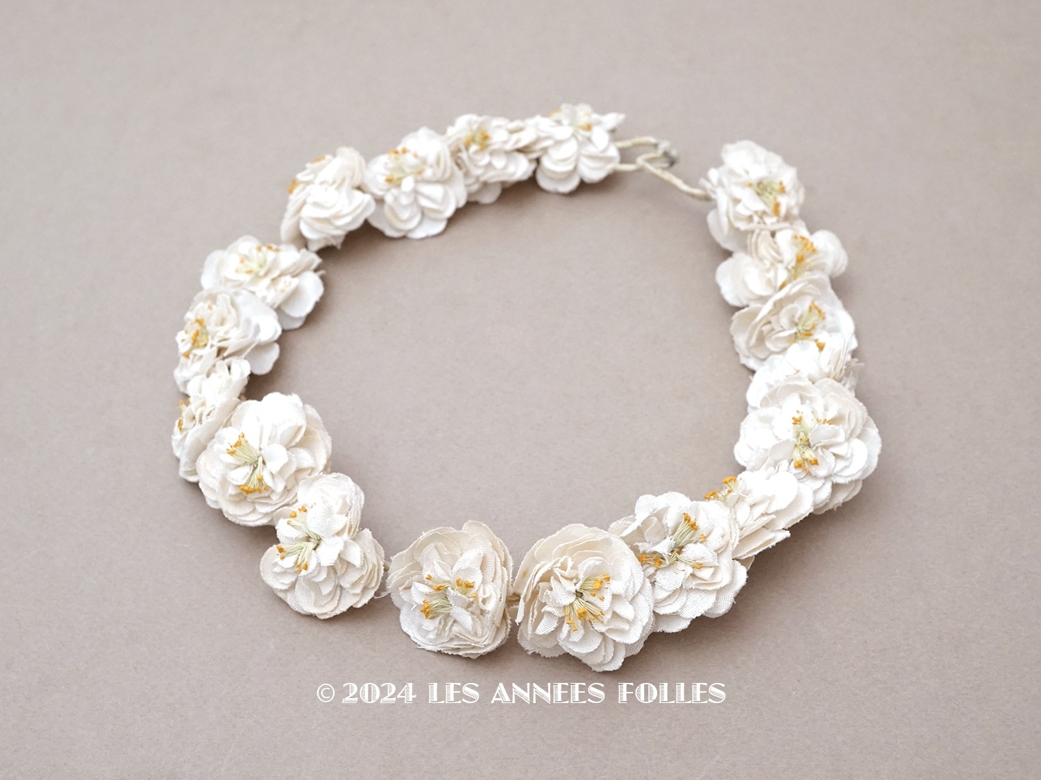 画像1: アンティーク 白薔薇のティアラ ウェディング  花冠 オフホワイト 布花  (1)