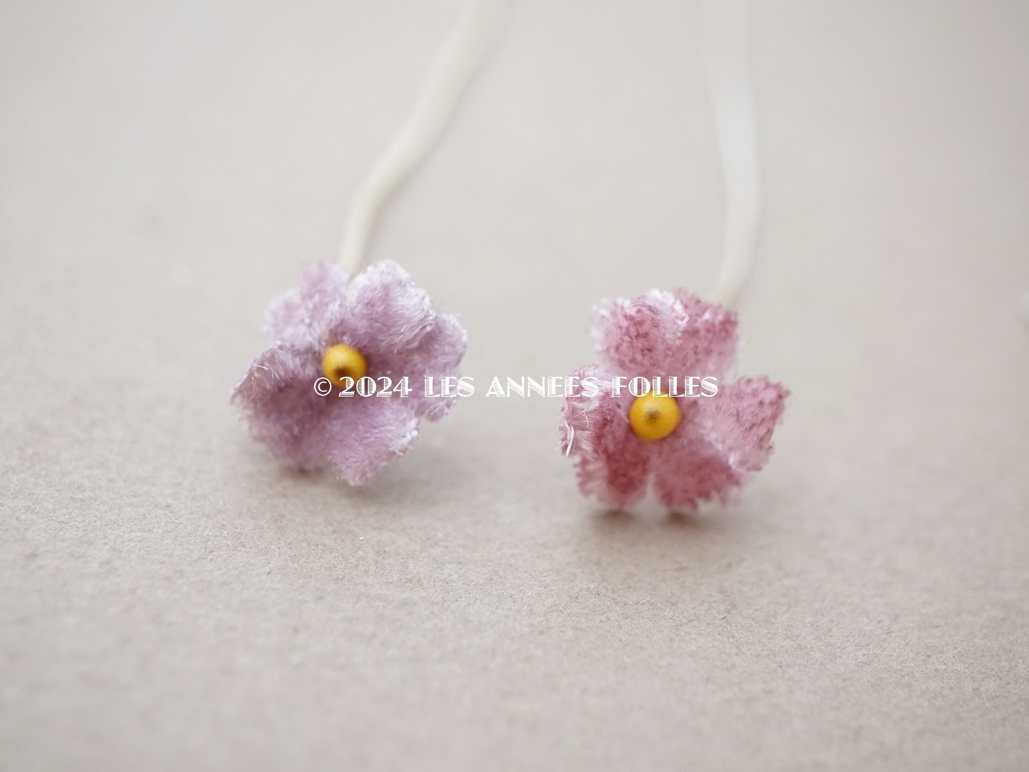 画像2: アンティーク ベルベットの小さな布花  ライラックピンク 8ピースのセット 13mm (2)