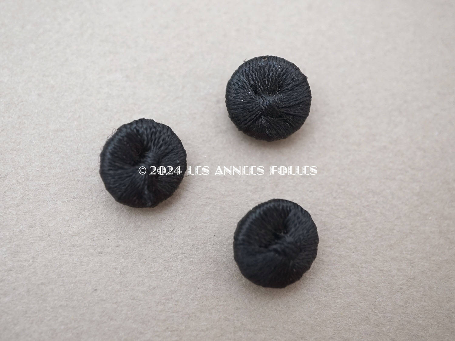 画像4: アンティーク シルク製 くるみボタン 12mm 黒 6ピースのセット  (4)