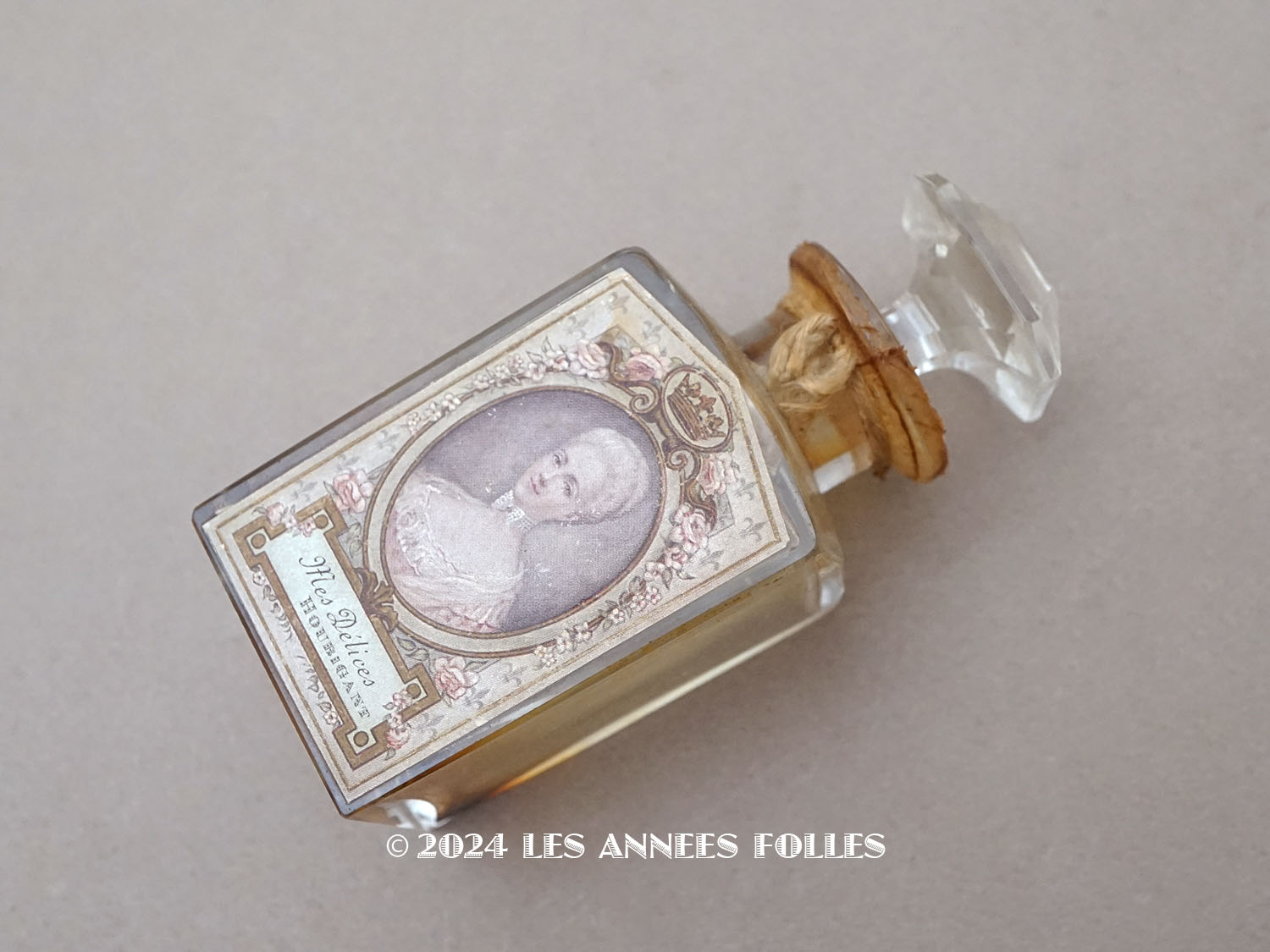 画像1: 1904年 アンティーク パフュームボトル バカラ社 クリスタル製 マリーアントワネット MES DELICES - HOUBIGANT PARIS - (1)
