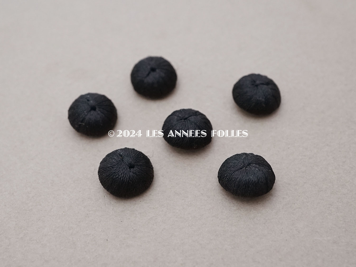 画像3: アンティーク シルク製 くるみボタン 14mm 黒 6ピースのセット  (3)