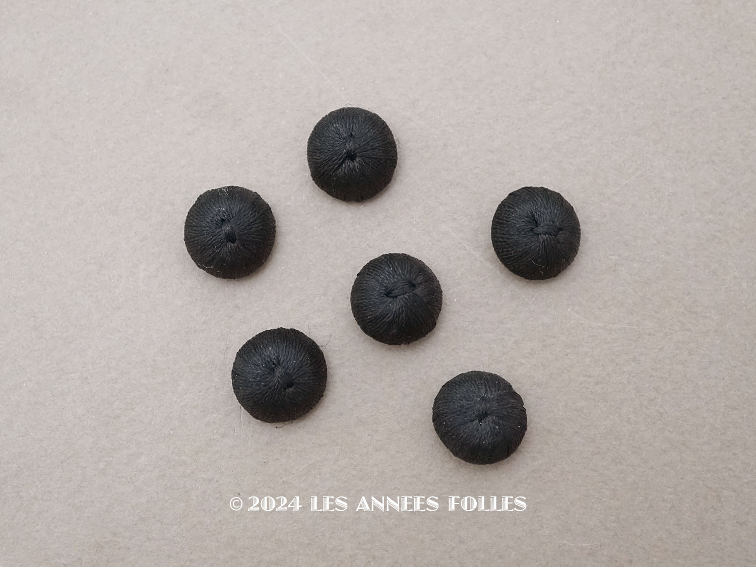 画像1: アンティーク シルク製 くるみボタン 14mm 黒 6ピースのセット  (1)