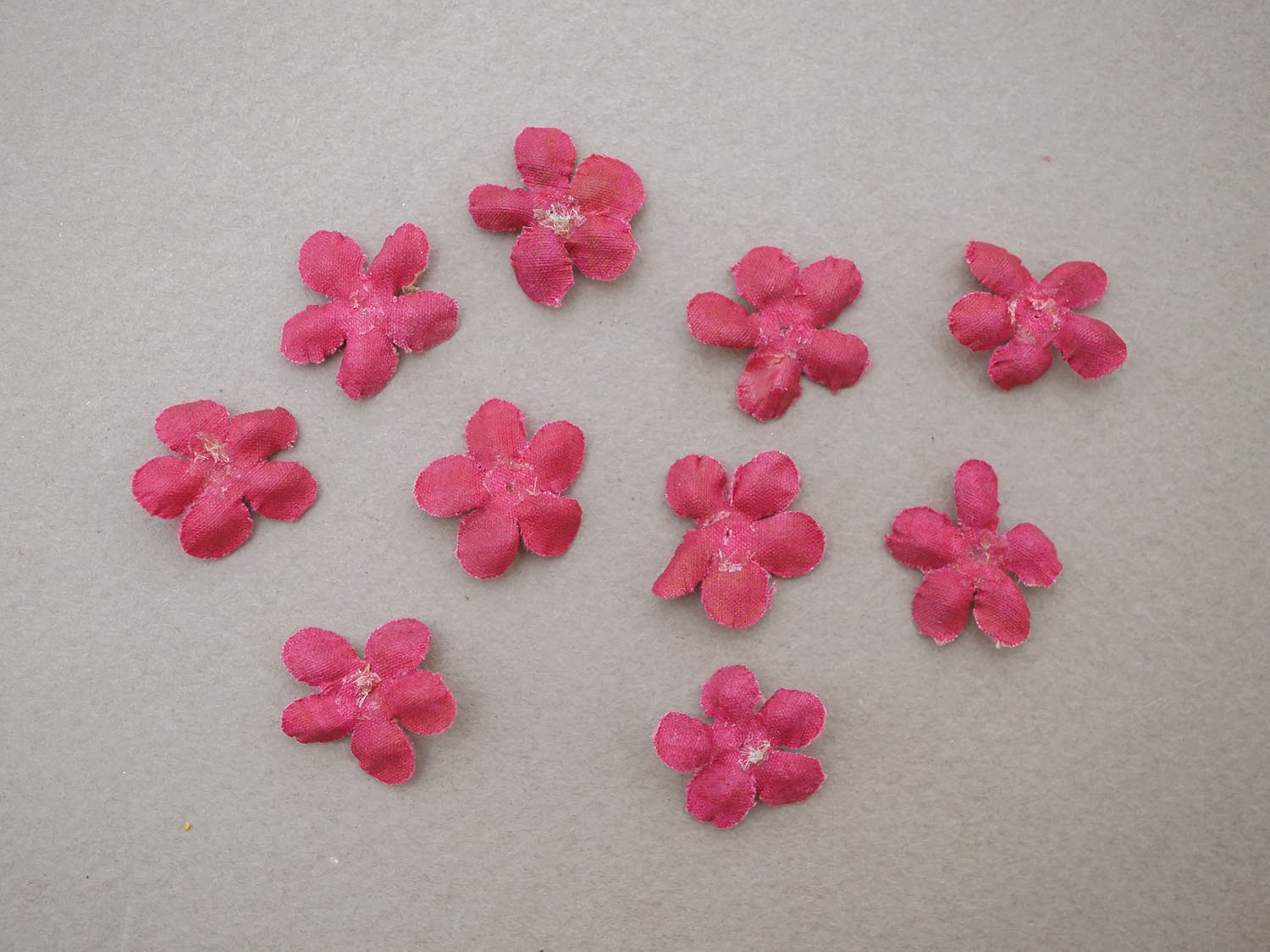 画像3: アンティーク 布花 ベルベットの花びら 10ピースのセット チェリーピンク 18mm (3)