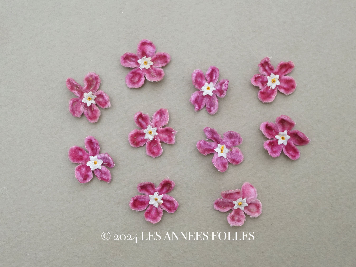 画像1: アンティーク 布花 ベルベットの花びら 9ピースのセット ライラックピンク 18mm (1)