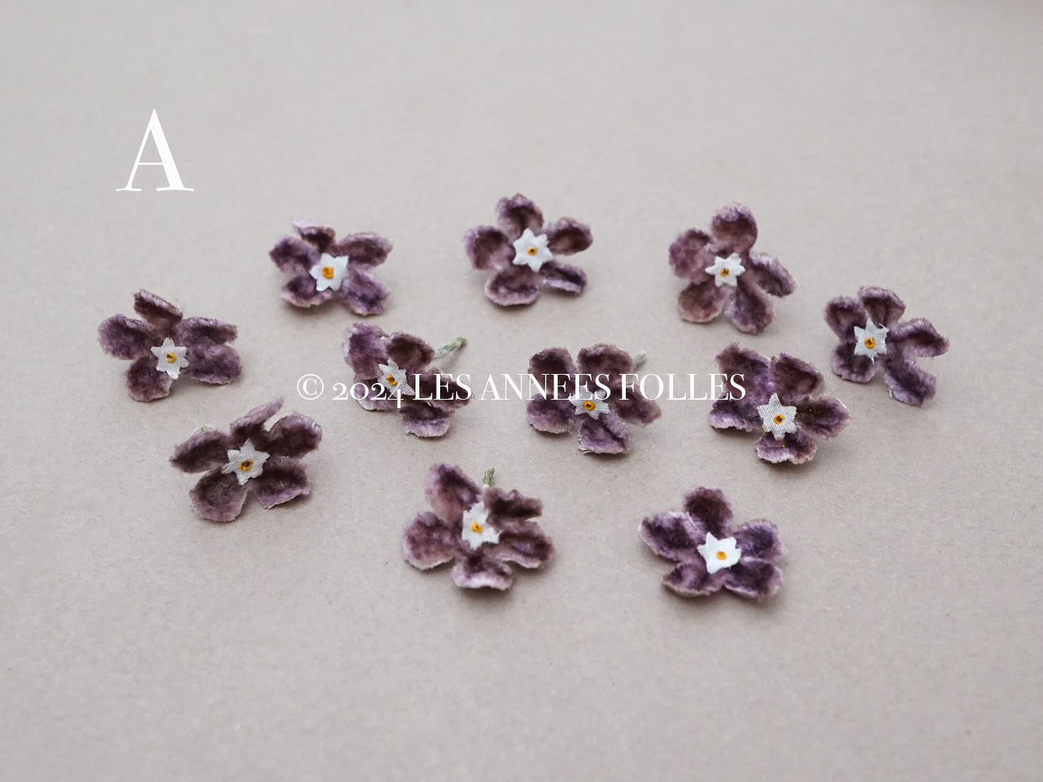画像2: アンティーク 布花 ベルベットの花びら 11ピースのセット グレイッシュパープル 18mm (2)