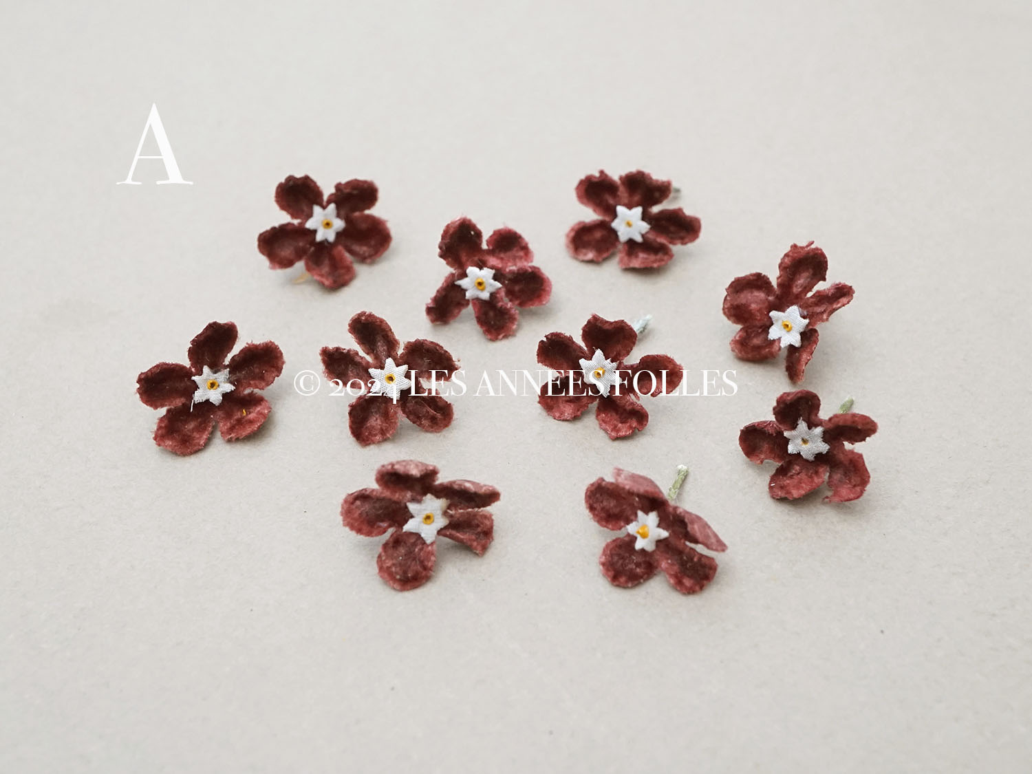 画像2: アンティーク 布花 ベルベットの花びら 10〜11ピースのセット チョコレートブラウン 18mm (2)