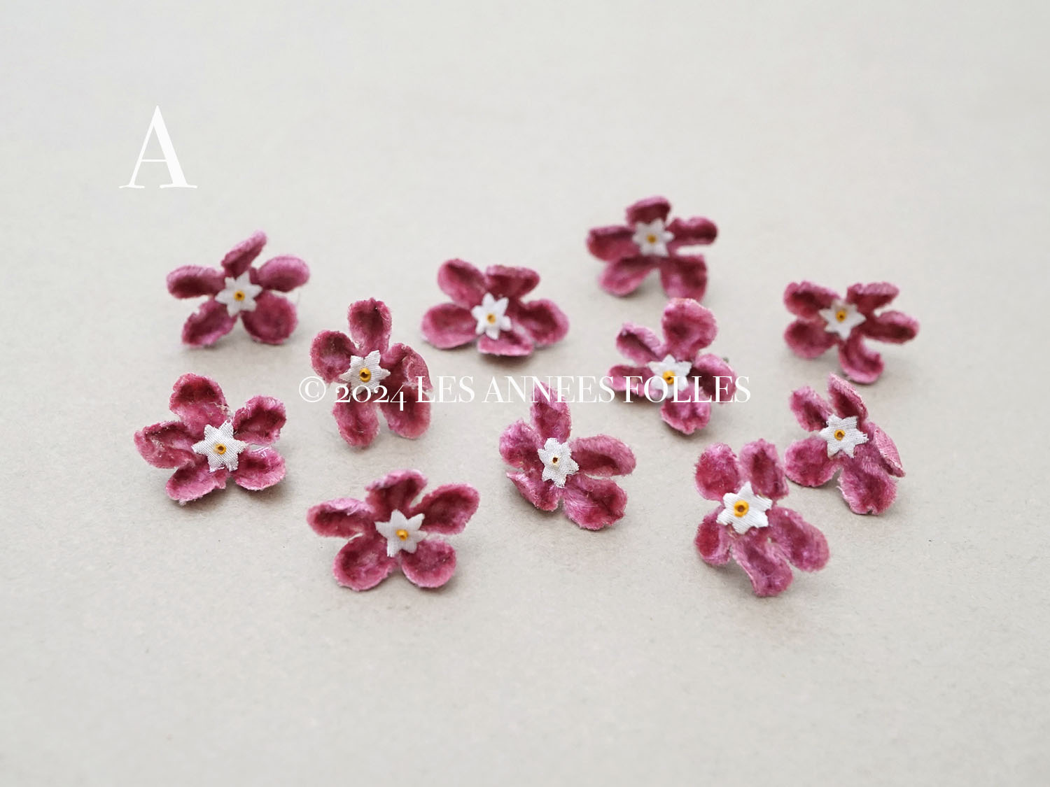 画像2: アンティーク 布花 ベルベットの花びら 11ピースのセット ライラックピンク 18mm (2)