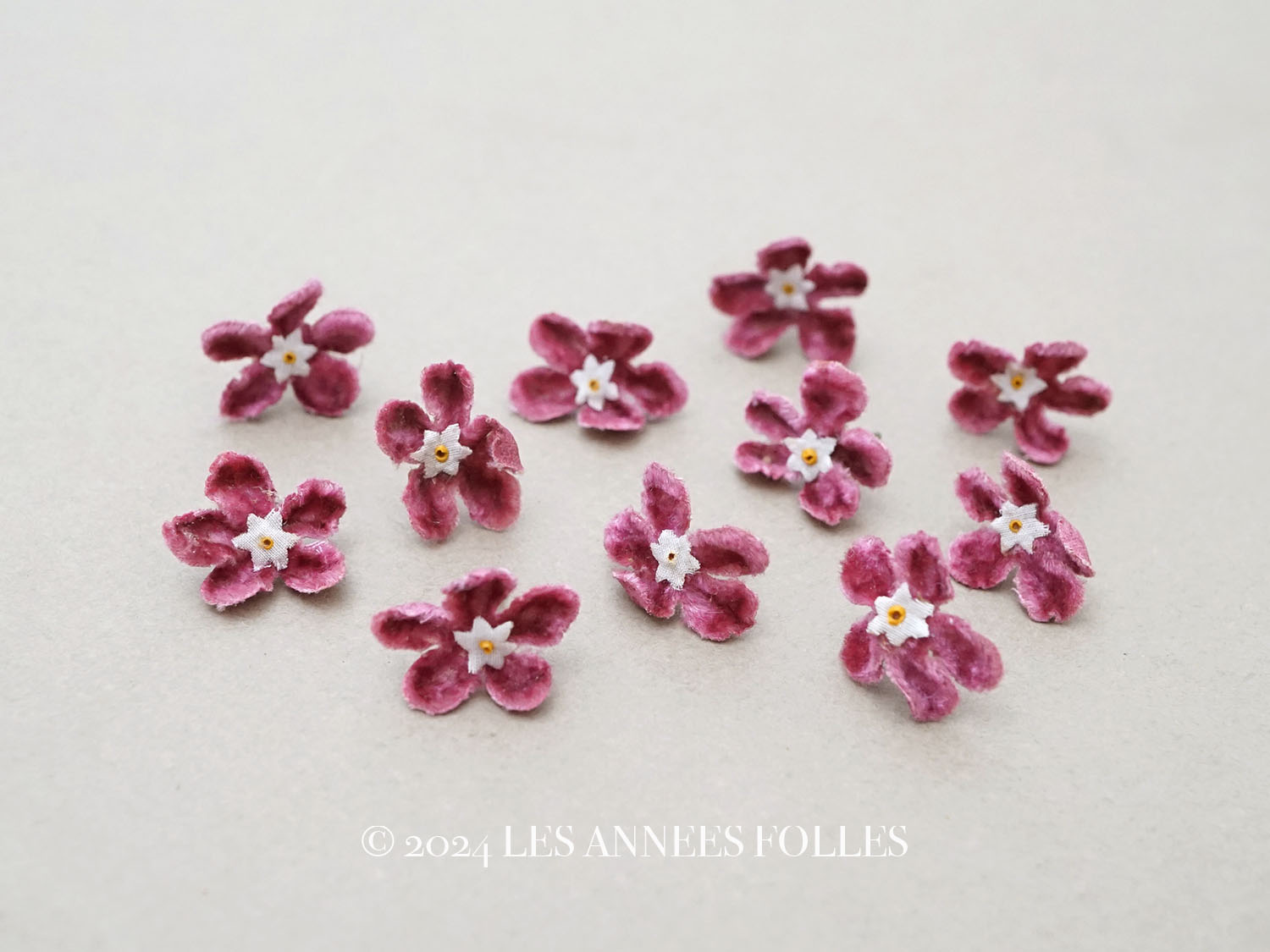 画像1: アンティーク 布花 ベルベットの花びら 11ピースのセット ライラックピンク 18mm (1)