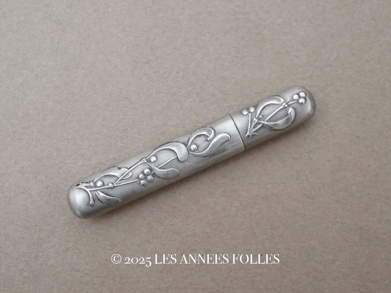 画像1: 1900年頃 アンティーク ヤドリギ シルバー製 ニードルケース  裁縫道具 (1)