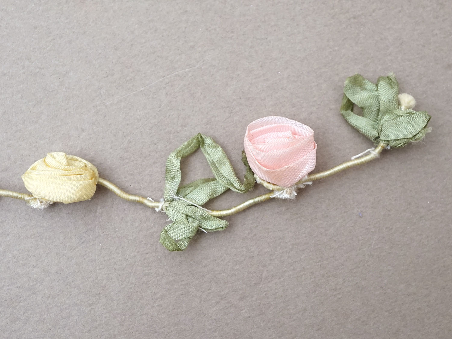 画像5: アンティーク シルク製 4色の大きな薔薇のロココトリム  24cm パステルカラー (5)